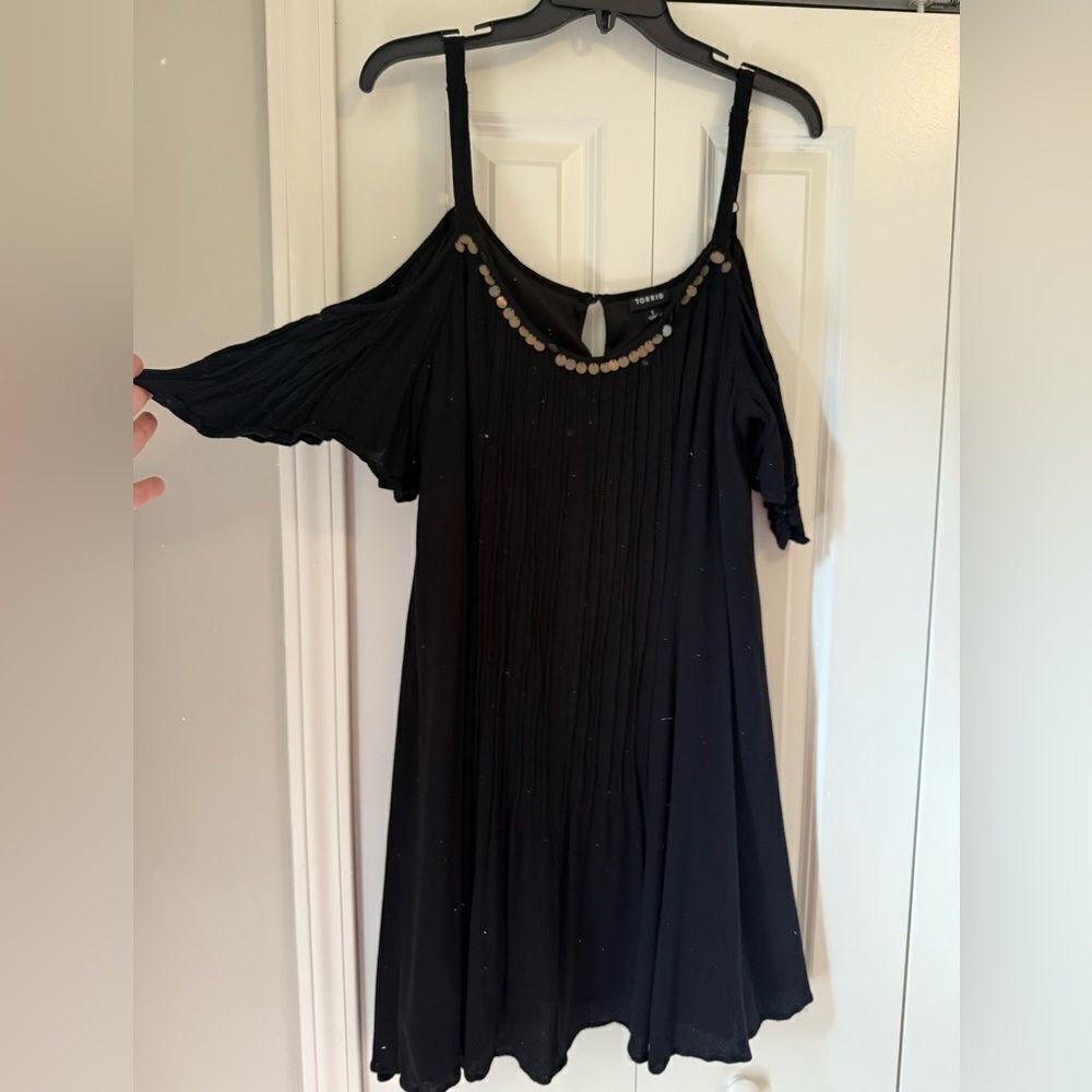 TORRID Women's 1X Plus Black Mini Gauze Cold Shoulder Trapeze Dress Sequin Trim - Picture 2 of 10